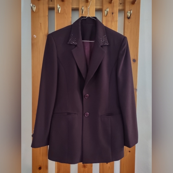 Two piece/women suit - Picture 6 of 7